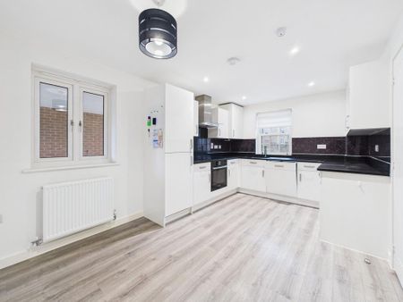 5 bedroom semi-detached house to rent - Photo 2