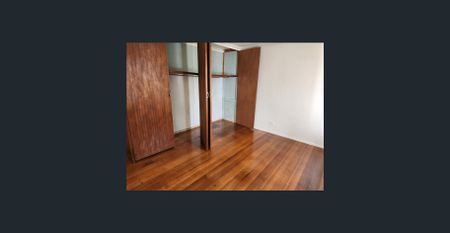 Prime Location - Photo 4