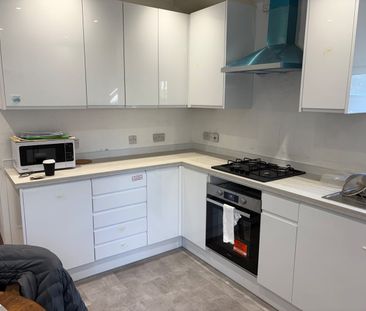 Room in a Shared Flat, Camberwell London, SE5 - Photo 2