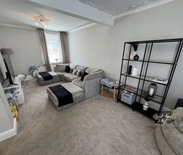 3 bedroom end of terrace house to rent - Photo 2