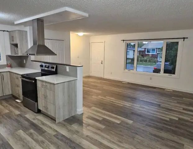 Newly Renovated Main Floor Unit! | Edmonton - Photo 1