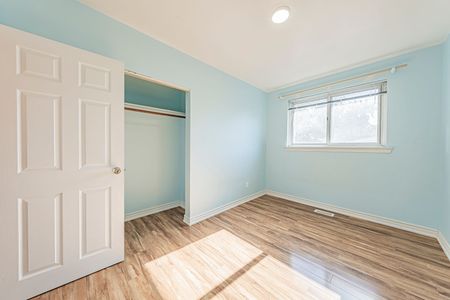 For Lease - 2583 lundigan Drive, Mississauga, Ontario - Photo 3