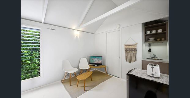 Furnished Freestanding Studio with Private Garden - Photo 1