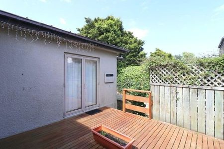 Gladstone, 3 bedrooms, $680 pw - Photo 2