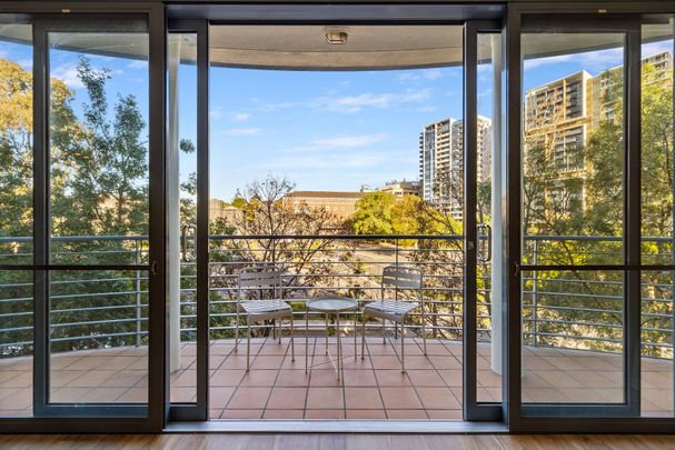 Sunlit Dream Apartment Near Arts & Gardens - Photo 1