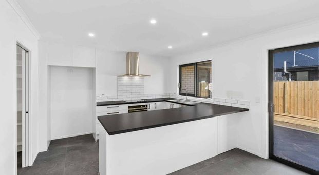 Spacious Halswell Haven - Photo 1