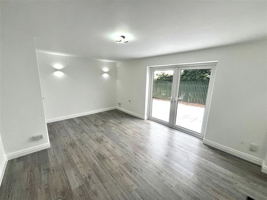 Bosworth Drive, Nottingham, Newthorpe - Photo 1