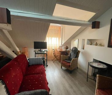 Charming 3-room attic apartment on the 4th floor - Photo 2