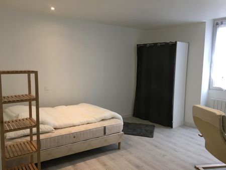 TARARE - Studio meublé - 30m² - Photo 2