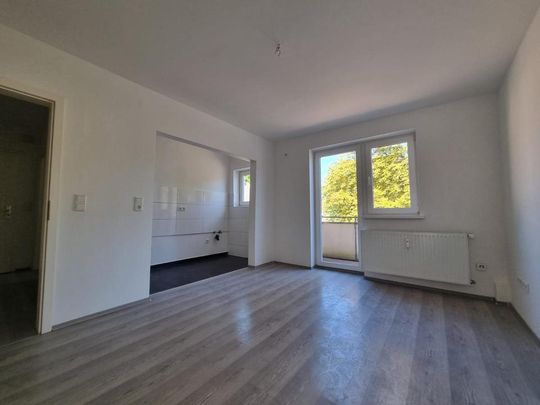 Demnächst verfügbar! Vollständig renovierte 2-Zimmer-Wohnung mit Balkon & modernem Badezimmer in ruhiger Lage - Photo 1