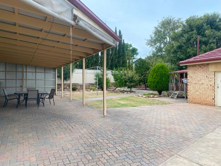 Spacious&comma; Character 4 Bedroom Home with Study & Solar&excl; - Photo 5