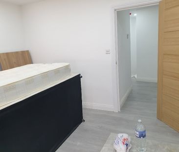 3 Bed Flat, High Cross Road, N17 - Photo 2