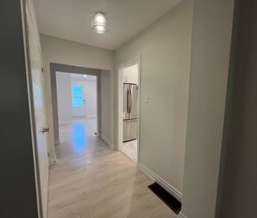 For Lease - 98 Thornton (Main Floor) Avenue, Bradford West Gwillimb... - Photo 3