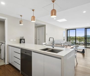 Top floor apartment with views to Black Mountain! - Photo 6