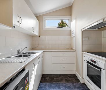 Charming Inner-City Character Home - Photo 2