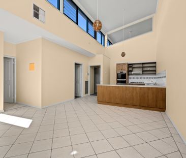 Spacious Apartment With High Ceilings In The Heart Of North Albury - Photo 1