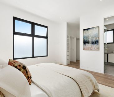 REFINED, EXCEPTIONAL LIVING - Photo 6