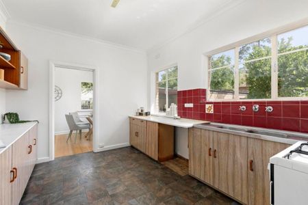 3 Redesdale Road, Ivanhoe VIC 3079 - Photo 3
