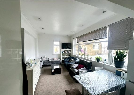 3 bedroom flat to rent - Photo 1