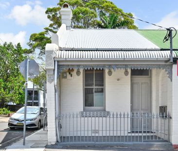 Stylish & Spacious Terrace in Prime Newtown Location - Photo 6