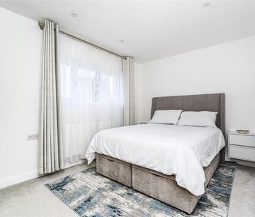 Catherine Close, Byfleet, West Byfleet, Surrey, KT14 7EZ - Photo 6