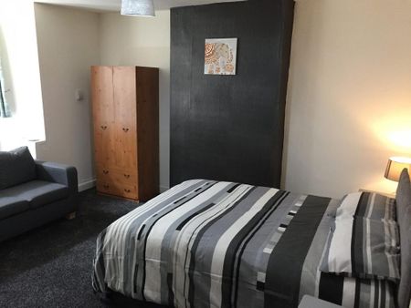 1 bedroom in a house share to rent - Photo 5