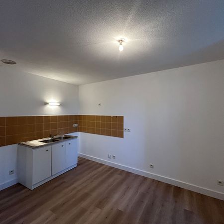 Location Appartement 1 pièce 33m² - Photo 3