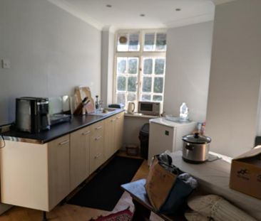 Double Room with own Bathroom and shared use of the Kitchen - Photo 4