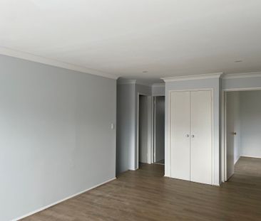 Renovated Large 3 Bedroom Family Home - Photo 6