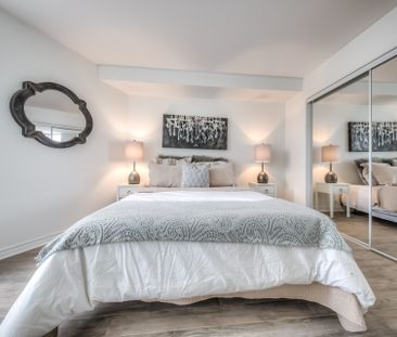 260 Queens Quay W #804 - Photo 5