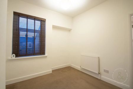 2 Bedroom House - Terraced - Photo 4
