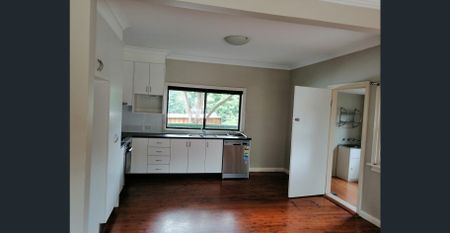 Great family house at a prime location for lease!! - Photo 2