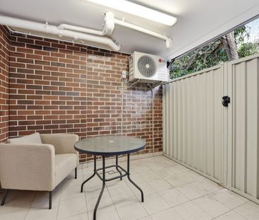 Directly Across from UNSW - All Bills Included -also includes airco... - Photo 4