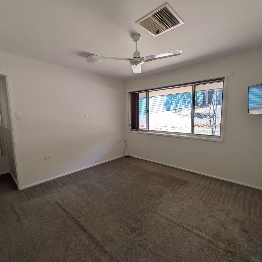 Fully Fenced Three Bedroom House - Photo 1