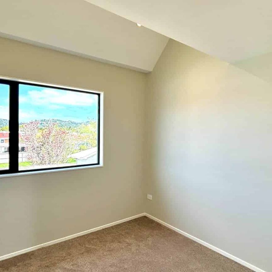 BRAND NEW 3 BEDROOM in Glen Eden! - Photo 1