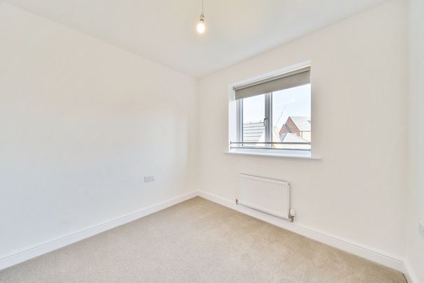 Kingfisher drive, Northampton - Photo 1