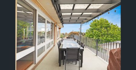 Expansive Family Home - Photo 4