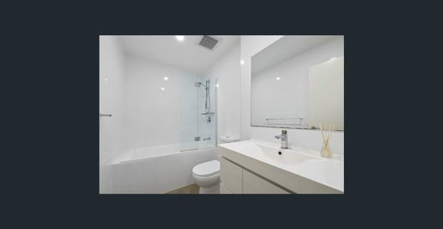 Quiet place near to school and shopping - Photo 1