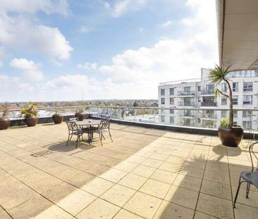 Lexicon Apartments, Mercury Gardens, Romford, RM1 - Photo 2