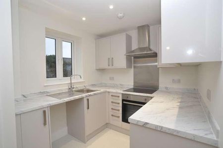 Redwood Grove, Bedford, MK42 - Photo 3