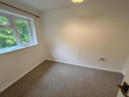 2 bedroom end of terrace house to rent - Photo 4