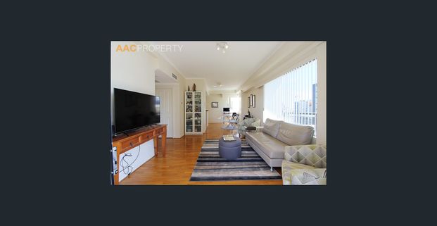 Central Location, Luxury One bedroom with panoramic district views and Pool, Gym Resort Style living. - Photo 1