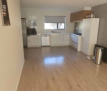 Modern 3-Bedroom Townhouse – Prime Location Ne... - Photo 1