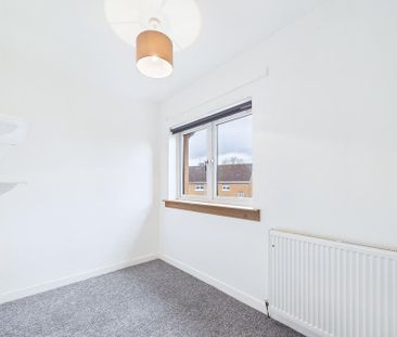 4 bedroom semi-detached house to rent - Photo 5