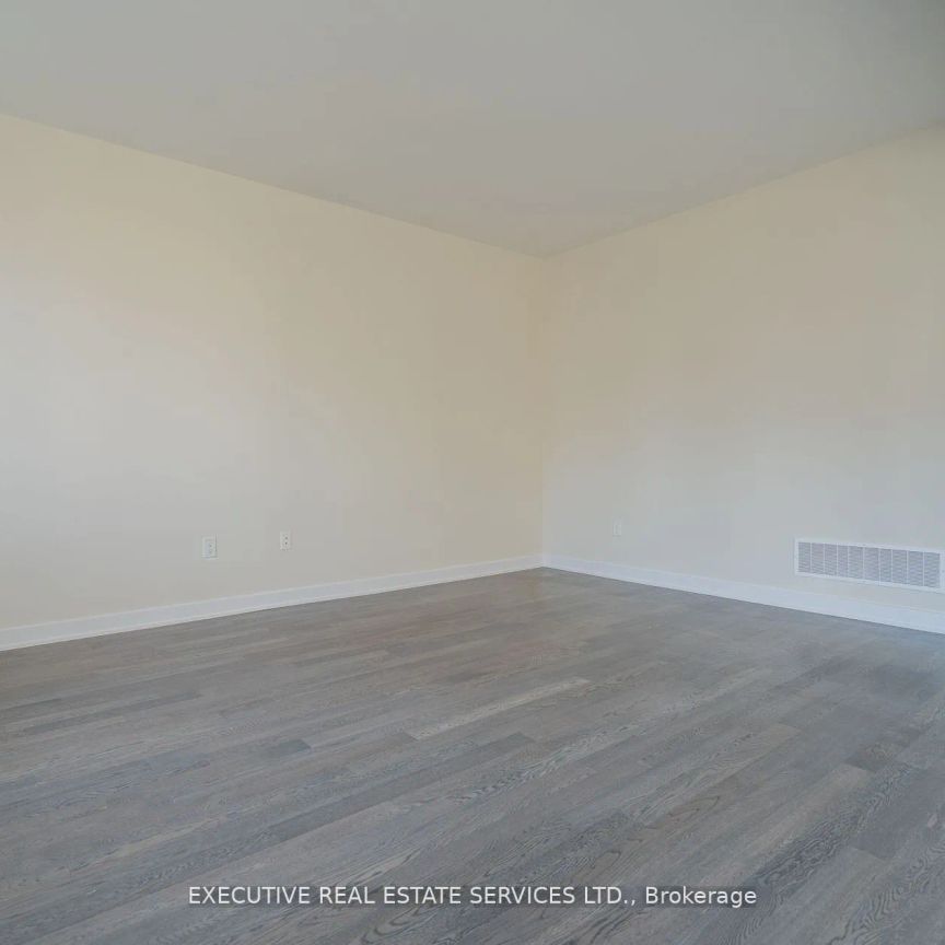 Property For Lease | X9045877 - Photo 1