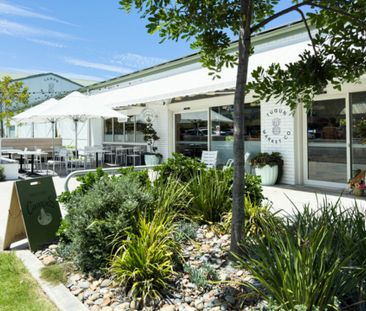 Spacious 4-Bedroom Family Home � Walk to John Flynn Hospital - Photo 4