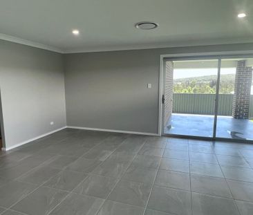 MODERN 4 BEDROOM HOME IN POTTERS LANE - Photo 3