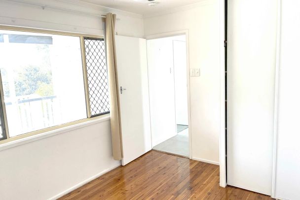Spacious and Stylish Upstairs Living in Prime Redcliffe Location - Photo 1
