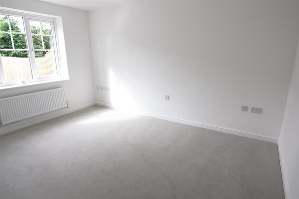 5 bedroom private hall to rent - Photo 1