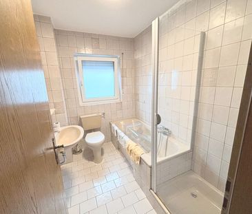 Langsur: Viel Raum für Familie oder WG – 4-Zimmer-Wohnung mit Einba... - Photo 4